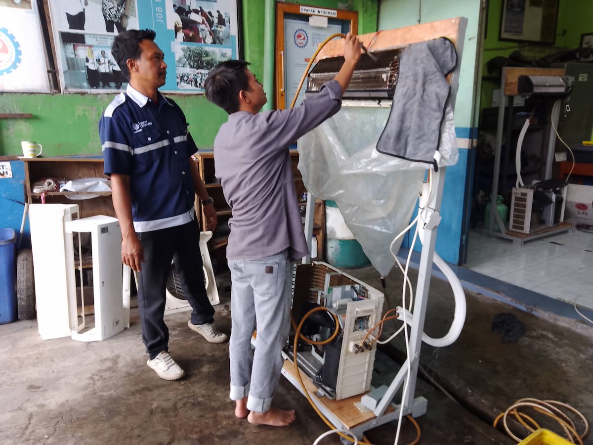 Pelatihan Service AC